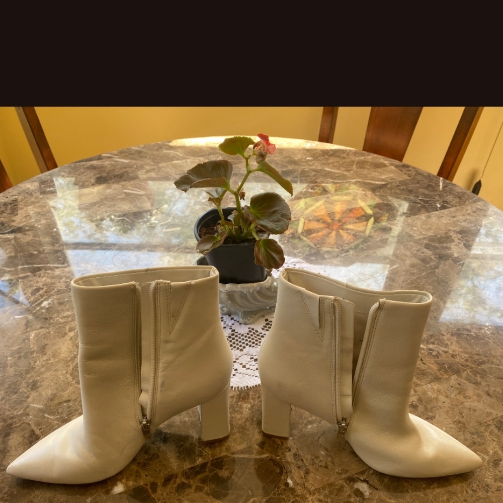Women's Size 7.5 LTD Yanara Pointed Cream Colored Toe Booties By Marc Fisher